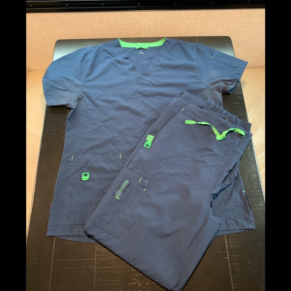 Scrub set